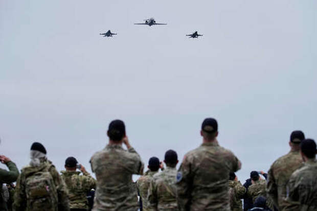 Датские F-35 и французский заправщик MRTT провели учения над Гренландией