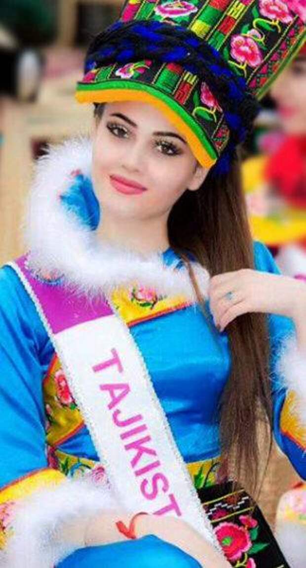 Молодая девушка таджик. Есуман Холова. Модель ёсуман Холова. Таджикская модель ёсуман Холова. Таджичка Есуман Холова фигура.