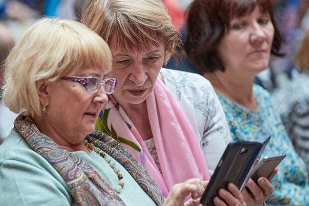 ВДНХ приглашает долголетов на экскурсии ВДНХ приглашает долголетов на экскурсии