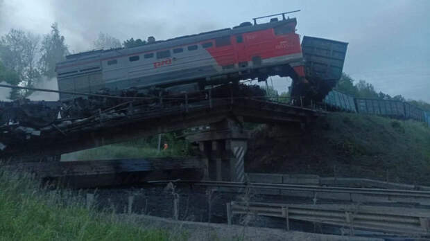 В Курской области машинист пострадал во время крушения тепловоза