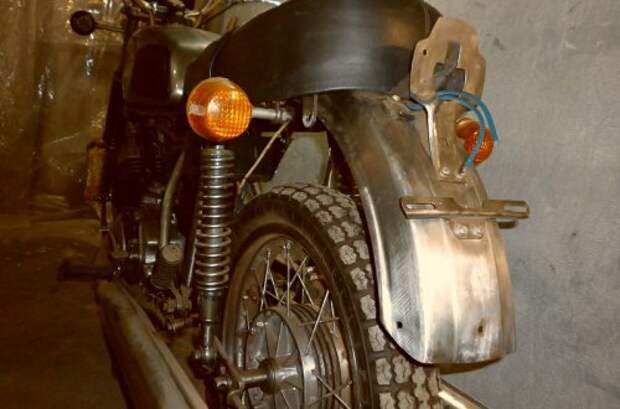 Traces of sheet metal forming at the rear fender.