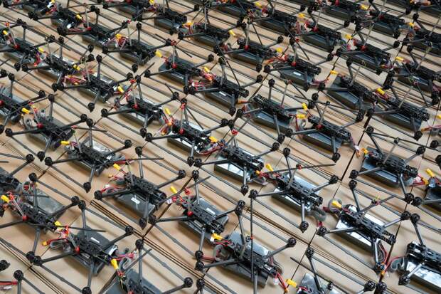 Народный фронт России вооружил бойцов FPV-дронами и беспилотными разведчиками