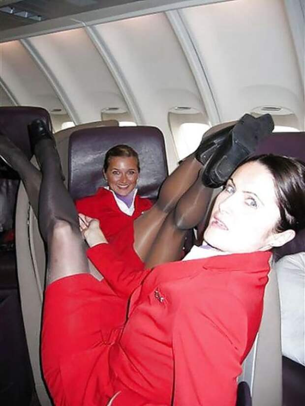 Симпатичные стюардессы (21 фото)