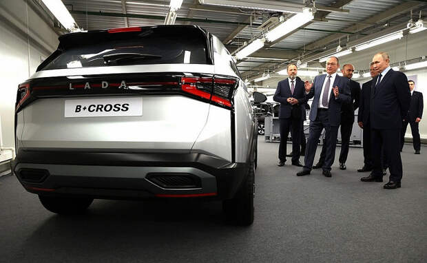 Первая модель АвтоВАЗа с «покупным» 150-сильным мотором и только китайскими коробками передач: названо точное время презентации кроссовера Lada B+ Cross