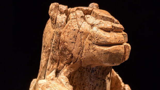 Доисторическая статуэтка, созданная 40 тысяч лет назад