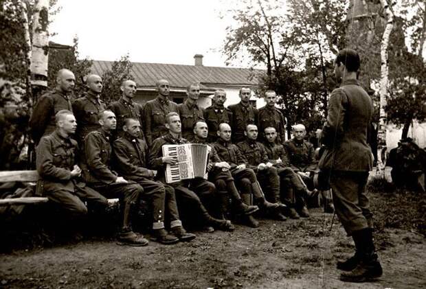 Хор венгерских военнопленных лагеря № 160 на репетиции