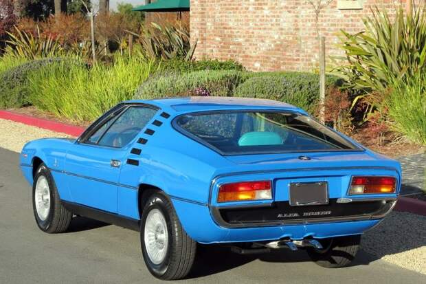 Редкое купе Alfa Romeo Montreal выставили на продажу (74 фото)