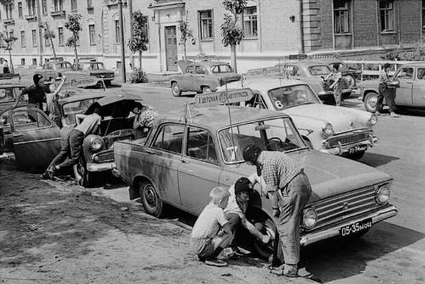Советские автомобилисты