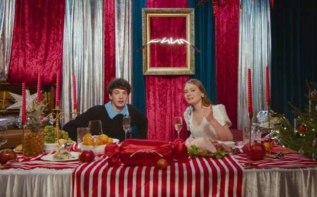 МТС снял новогоднее шоу «Красный огонек» для зумеров