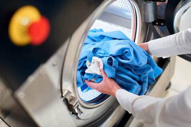 Как правильно стирать шторы вручную и в стиральной машинке