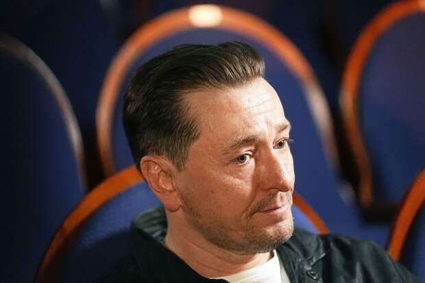 Суд удовлетворил иск Безрукова об изъятии из продажи масок с его лицом