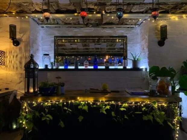 Карантин со вкусом супруги превратили гараж в потрясающий испанский ресторан