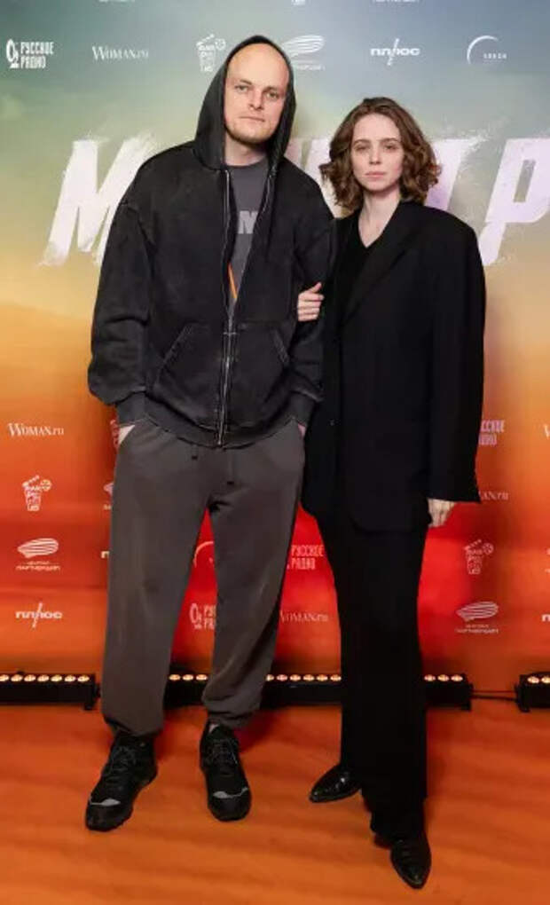 Александр Мизев со спутницей