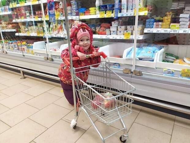 Юная помощница Юная помощница