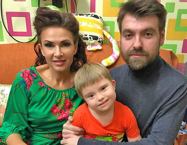 5 знаменитостей, которые сами сделали предложение своему парню