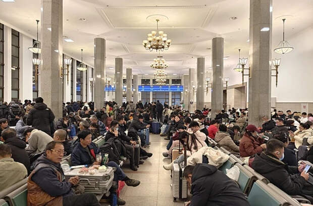 Жители Китая бьют рекорды по числу поездок в первые дни новогодних выходных