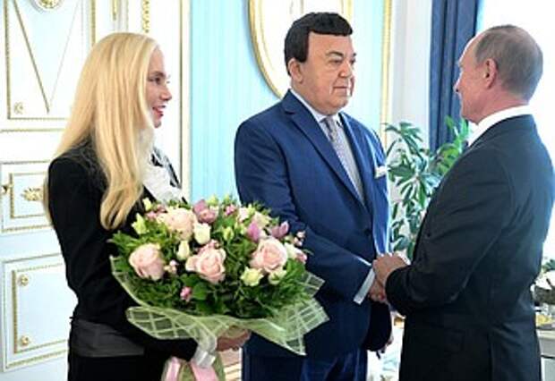 Владимир Путин поздравил Иосифа Кобзона с Днём рождения