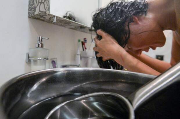 Россиянам объяснили невозможность отменить отключение горячей воды летом