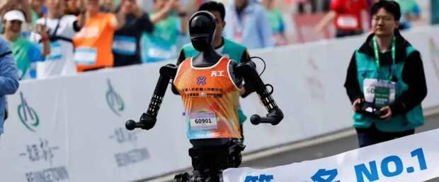 Роботы проиграли первый в мире совместный марафон людей и роботов