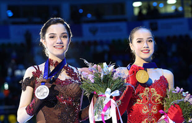 Фигуристки Евгения Медведева и Алина Загитова 