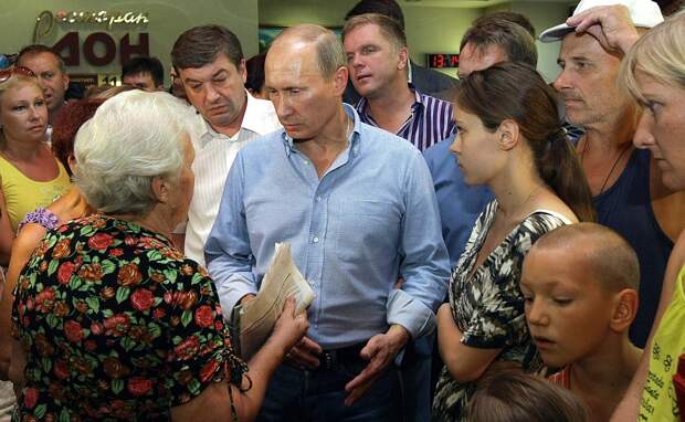 Владимир Путин встретился с пострадавшими от пожаров в Воронеже
