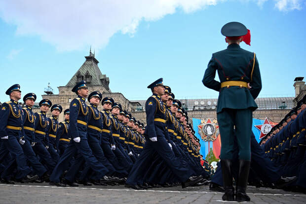 Ушаков: на парад Победы приглашены дипломаты только из дружественных стран
