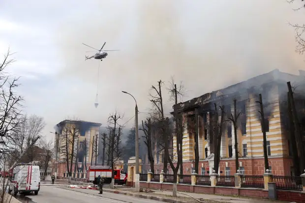 Пострадавшим во время пожара в НИИ ВКО в Твери оказывается медицинская помощь