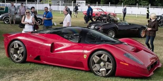 Ferrari P4 / 5 (также известный как «Гликенхаус») изготавливается вручную итальянской студией Pininfarina. Лишь один экземпляр автомобиля был изготовлен на заказ американским миллиардером и коллекционером Джеймсом Гликенхаусом. Основа автомобиля - Ferrari Enzo, но P4 / P5 значительно легче своего донора и полностью изготовлен из углепластика. Кроме того, он обеспечивает лучшее распределение веса и впечатляющую аэродинамику. Под капотом Ferrari 612 P4 / 5 находится такой же 6,0-литровый двигатель V12, что и у Enzo, который может развивать максимальную мощность 660 л.с. Коробка передач - 6-ступенчатая полуавтоматическая, а разгон от 0 до 100 км / ч занимает всего 3 секунды.