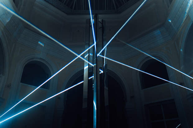 Talking Birds & Flying Fish, инсталляция Lighthouse