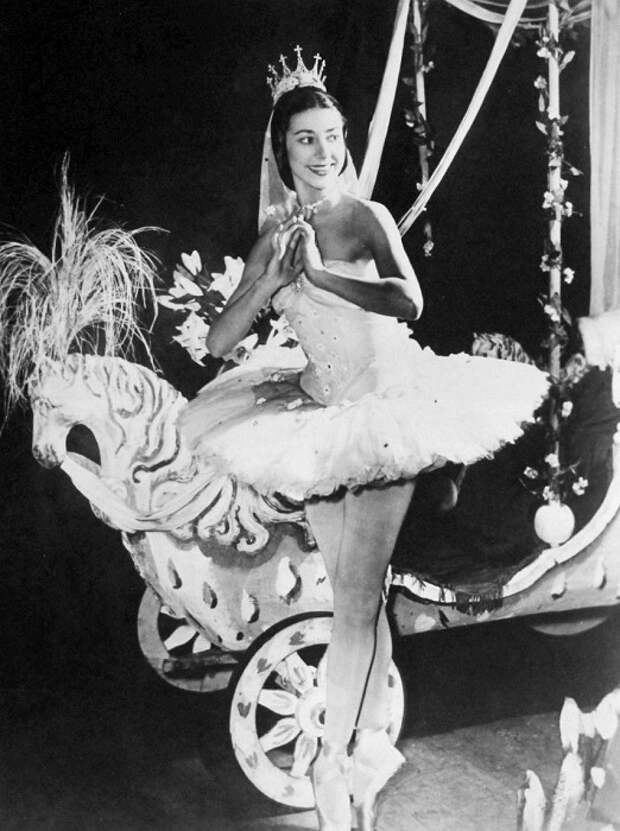 Марго Фонтейн исполняет партию Золушки, 1957 год. | Фото: upload.wikimedia.org.