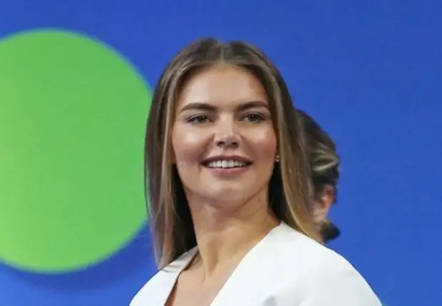 Каблуки долой! Кабаева щеголяет в кроссовках за 100 тысяч на репетиции фестиваля «Алина»