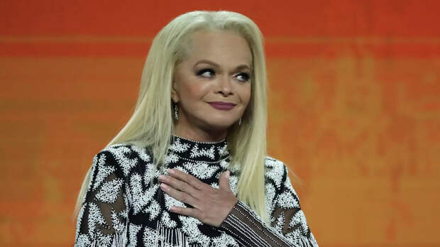 Слезы и полный зал: как прошел первый большой концерт Долиной после скандала