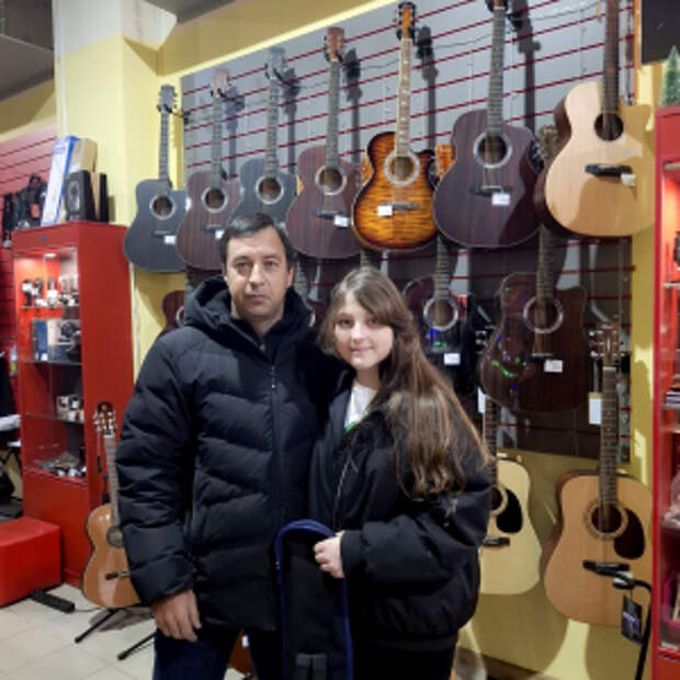 Общественник при Крымском ЛУ МВД России на транспорте исполнил новогоднюю мечту школьницы