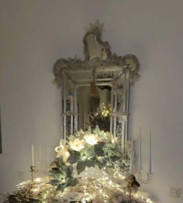 Продюсер Яна Рудковская показала интерьер основного дома с декором из Бельгии