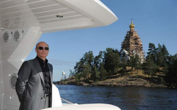 Денег нет? The Insider измерил в пенсиях коррупционные доходы Путина, Медведева и других госслужащих Денег нет? The Insider измерил в пенсиях коррупционные доходы Путина, Медведева и других госслужащих