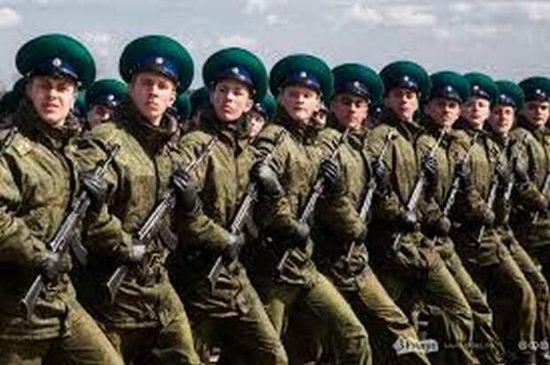 Солдаты на параде Победы