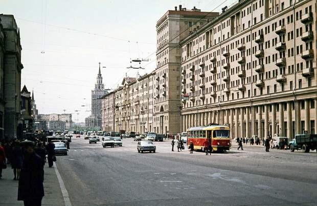 Тверская улица в час пик. Москва, 80-е годы. Фото: общественное достояние. 