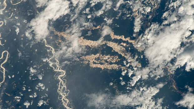 NASA показало «золотые реки», созданные незаконной добычей золота в Перу