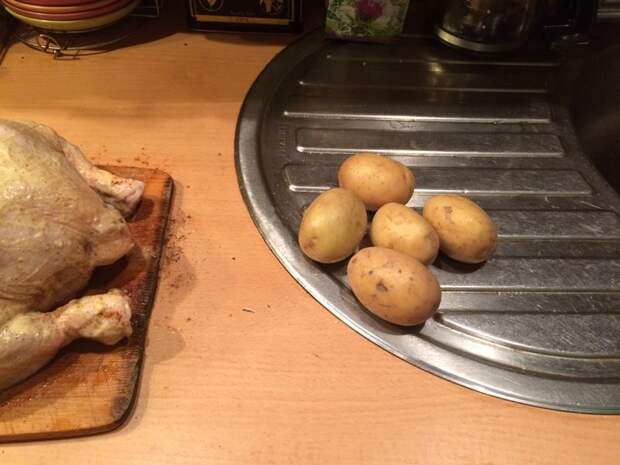 Берем несколько картофелин... для гарнира готовим вкусно, еда быстро, курица в духовке