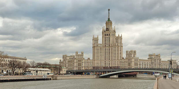 800px-Kotelnicheskaya_Embankment_Building (700x350, 54Kb)