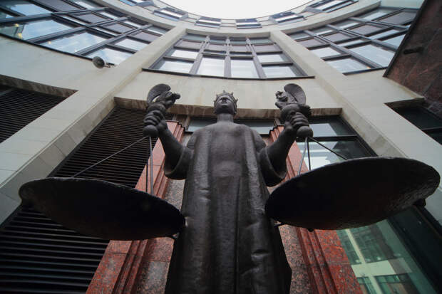 В Екатеринбурге начальство отчитало судью, решившую депортировать русскую семью