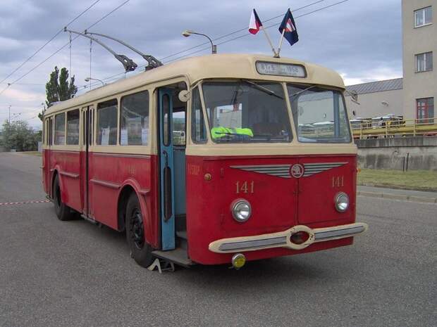 Один из первых 8Tr автобус, автомир, железная дорога, интересное, история, крым, трамвай, троллейбус