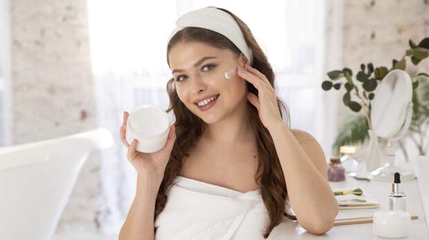 Эксперт SOKOLOV Вериченко: сыворотка с витамином C поможет коже после праздников