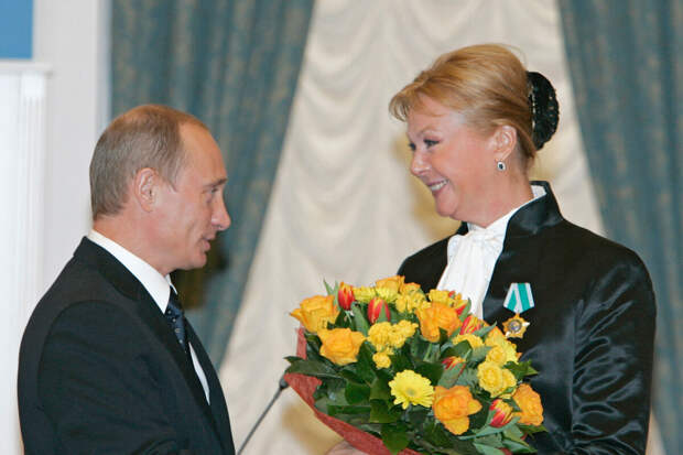 Президент России Путин поздравил Селезневу с юбилеем и пожелал ей здоровья