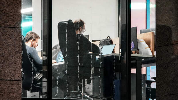 SuperJob: каждый седьмой россиянин будет работать в майские праздники