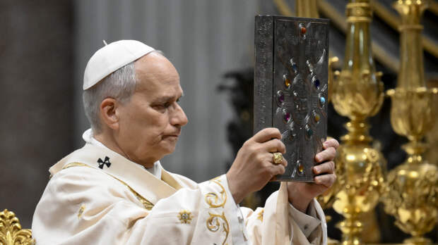 Папа Римский Лев XIV впервые возглавил церемонию Крестного пути у Колизея