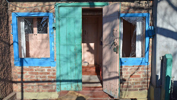 Жилой дом, пострадавший в результате обстрела Ясиноватой в Донецкой области. Архивное фото