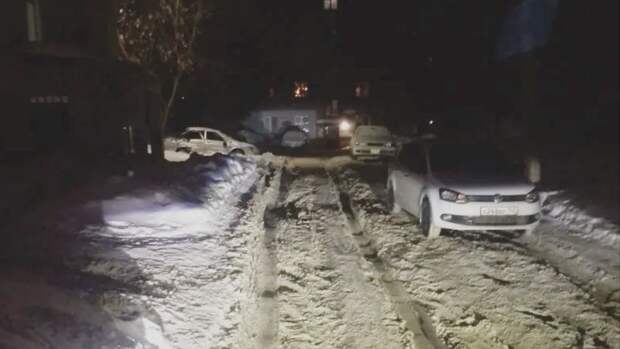 Регоператор пожаловался на нечищеные дворы в центре Новосибирска