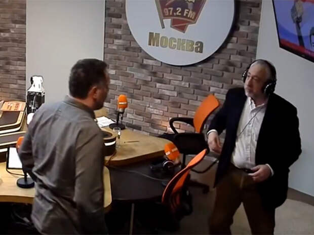 Гопота получила сигнал мочить: нежурналист Шевченко и журналист Сванидзе