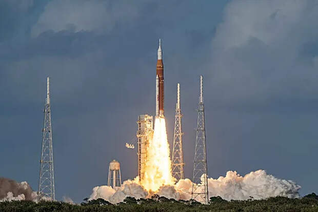 Короткое видео экипажа Artemis II разогрело теории о «фальшивой» высадке на Луну